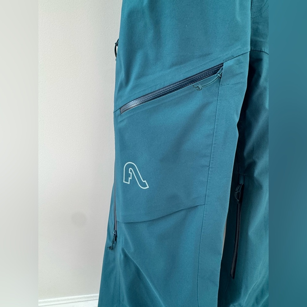 Women's 2023 Flylow Foxy Ski Snowboard Bib Greedo Turquoise EUC Small S - Picture 8 of 9
